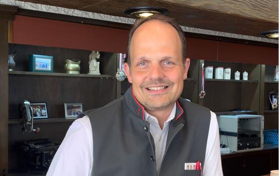 Bild Chef vum Deens ...